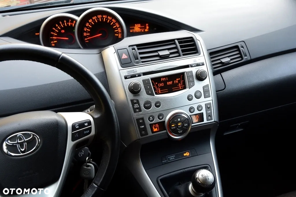 Toyota Verso 1.8 Sol plus NAVI 7os - 10