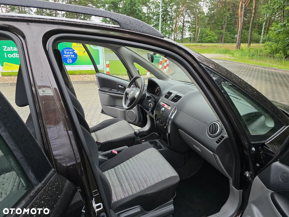 Suzuki SX4 1.6 Comfort Plus - 11