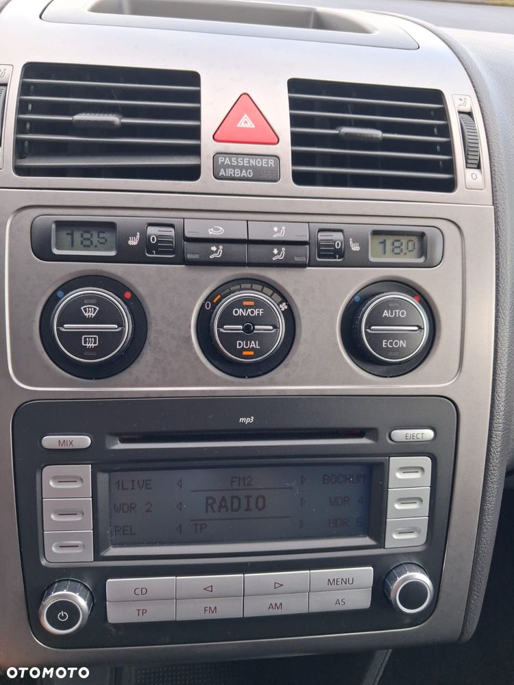 Volkswagen Touran - 25
