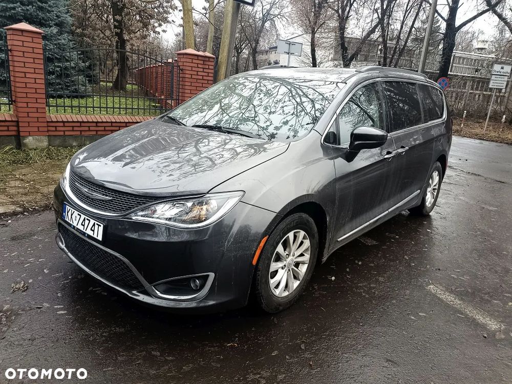 Chrysler Pacifica - 1