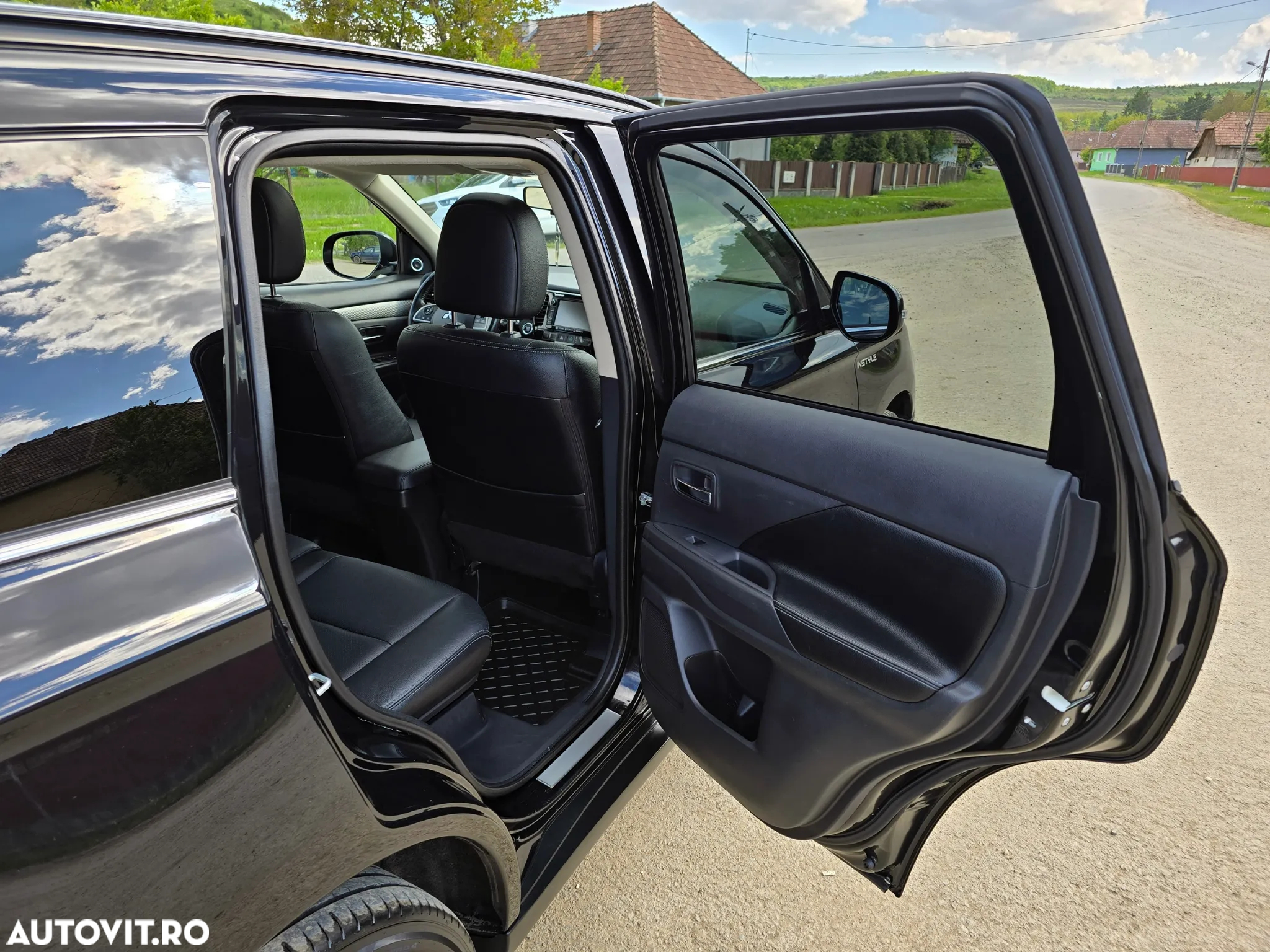 Mitsubishi Outlander 2.2 DI-D 4WD Instyle - 32