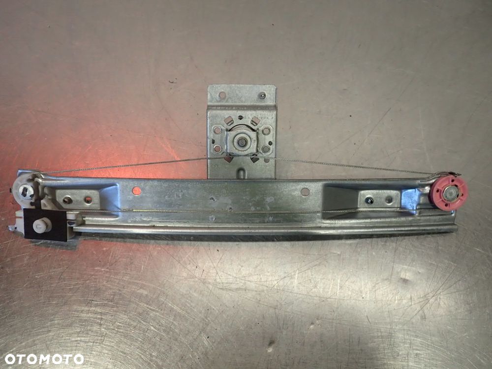 PODNOŚNIK SZYB LEWY TYŁ OPEL CORSA D 1.4 - 2