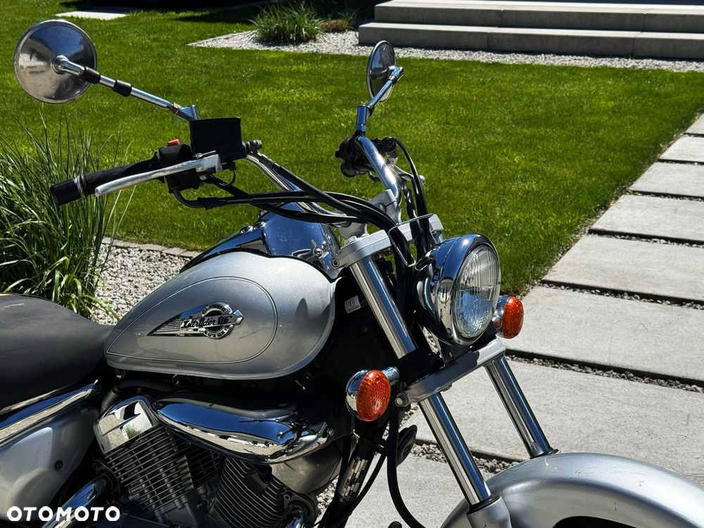 Suzuki Intruder - 3