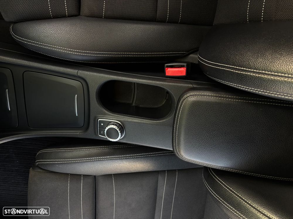 Mercedes-Benz CLA 180 d 7G-DCT Urban - 25