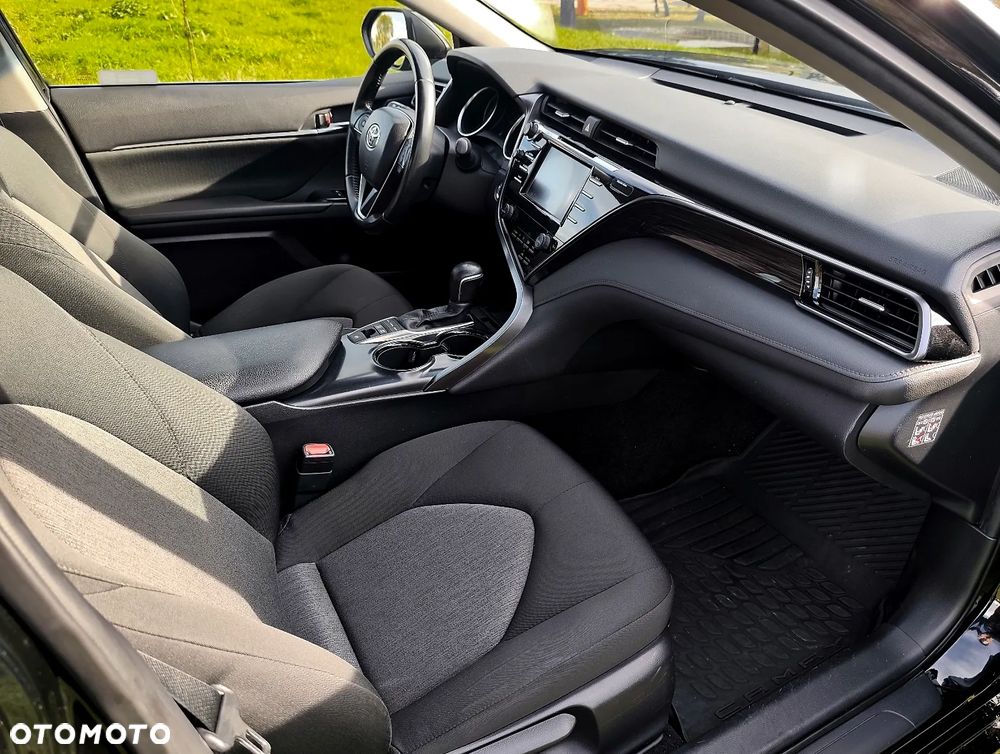 Toyota Camry 2.5 Hybrid Comfort CVT - 11