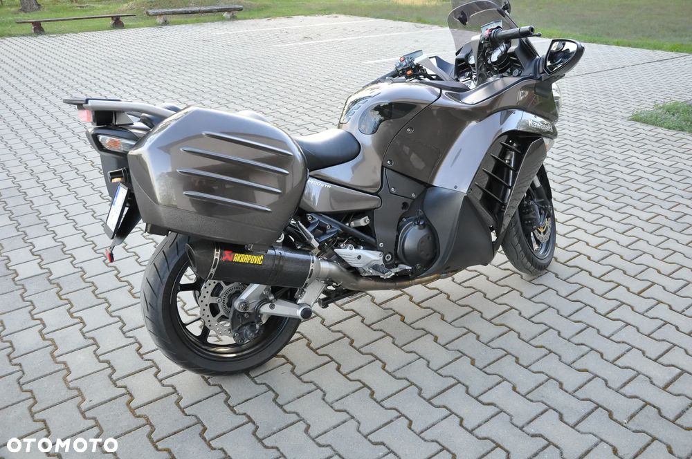 Kawasaki GTR - 9