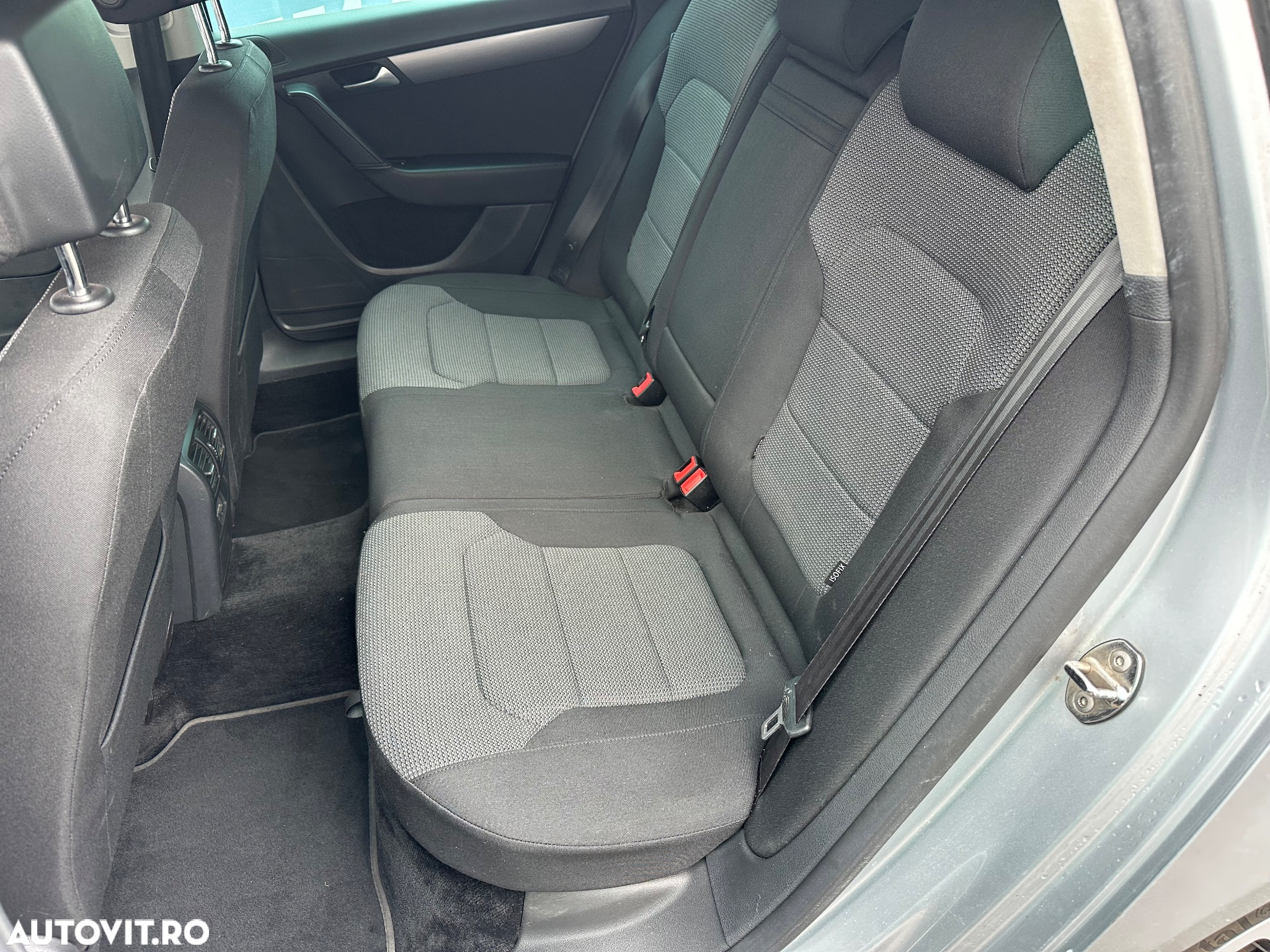 Volkswagen Passat Variant 2.0 TDI BlueMotion Technology DPF Highline - 12