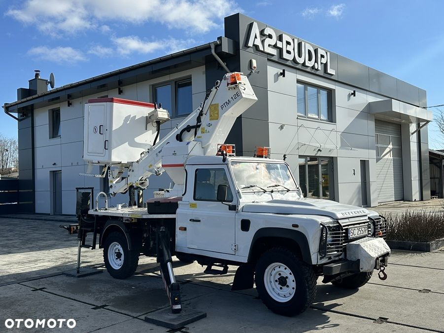 Land Rover Defender - 2