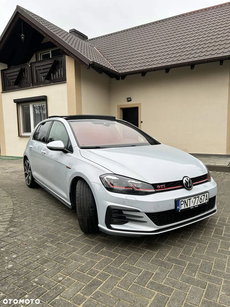 Volkswagen Golf - 2