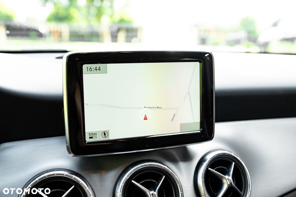 Mercedes-Benz CLA - 33