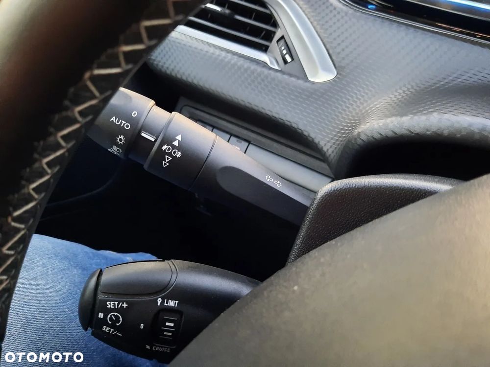 Peugeot 2008 PureTech 110 GPF Stop&Start EAT6 Style - 26