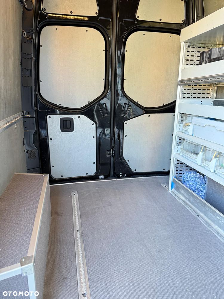 Mercedes-Benz Sprinter - 11