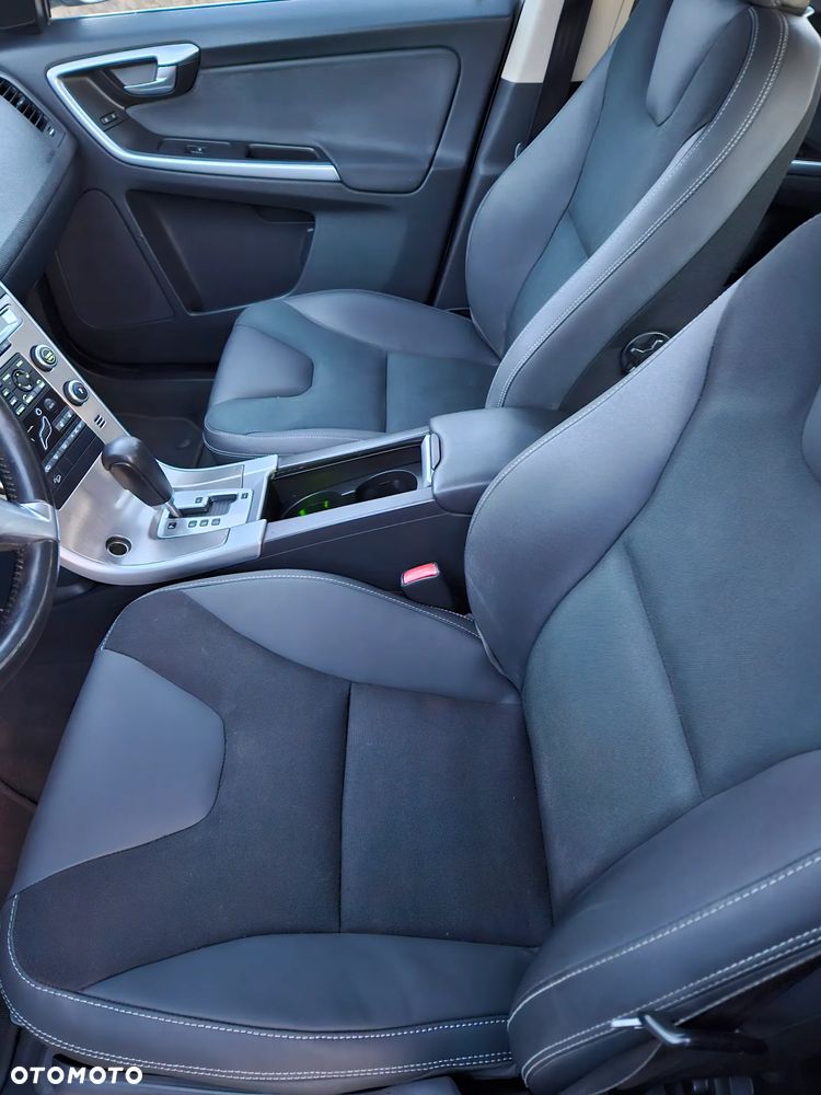 Volvo XC 60 D5 AWD Momentum - 18