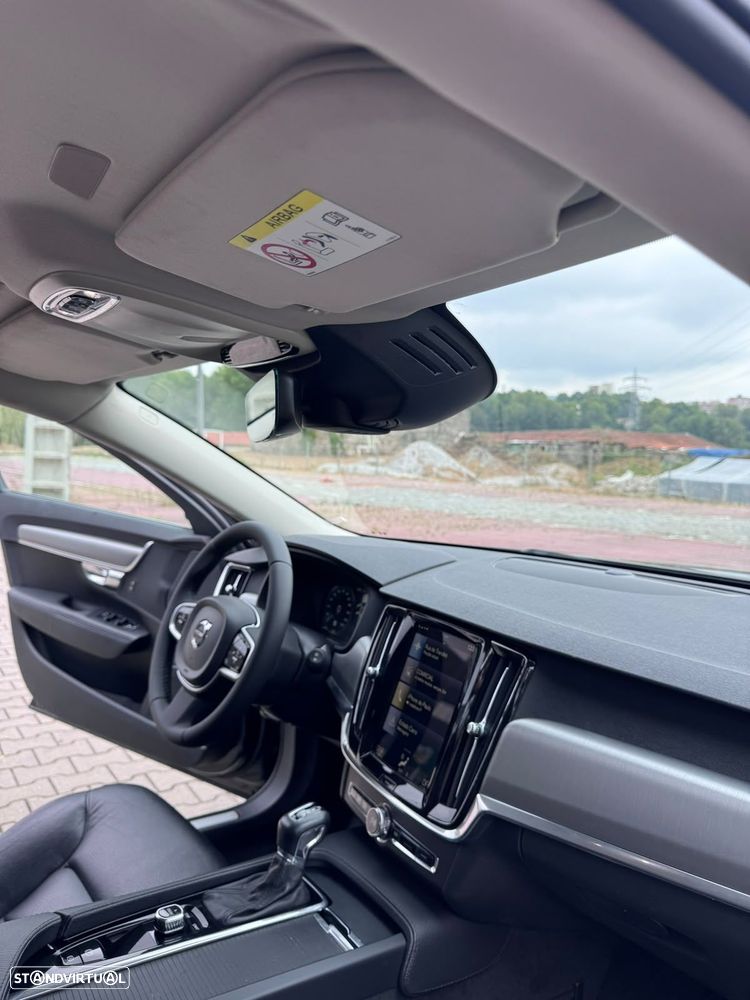 Volvo V90 2.0 D4 Momentum Geartronic - 24