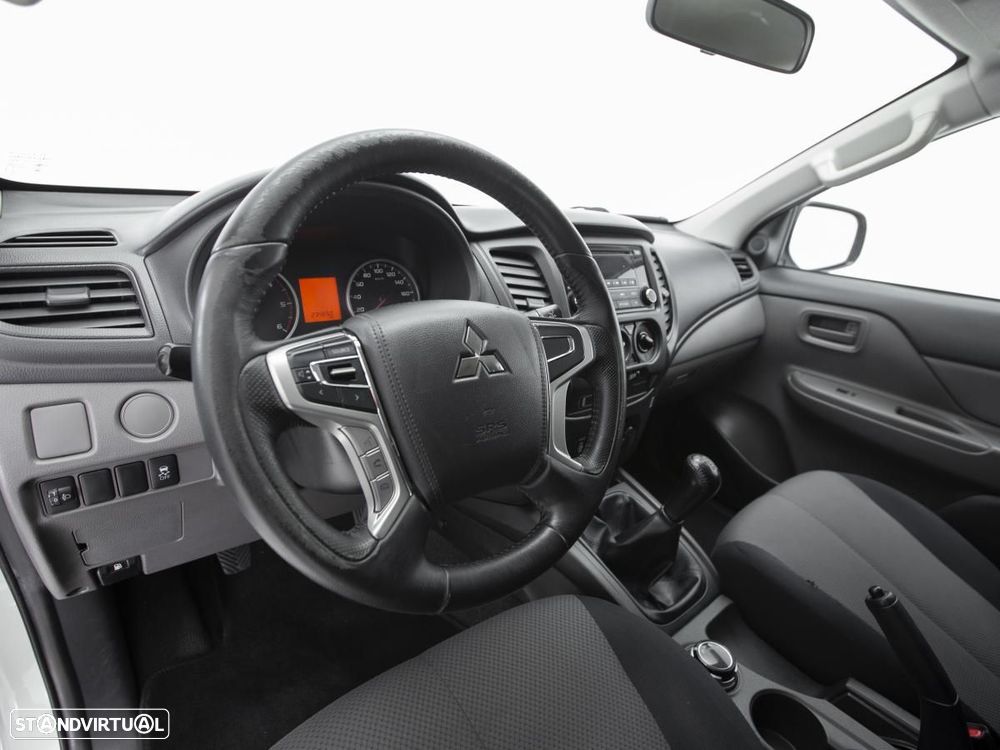 Mitsubishi L200 2.4 DI-D Club 4WD C/IVA - 10