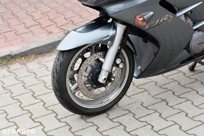 Yamaha FJR - 21