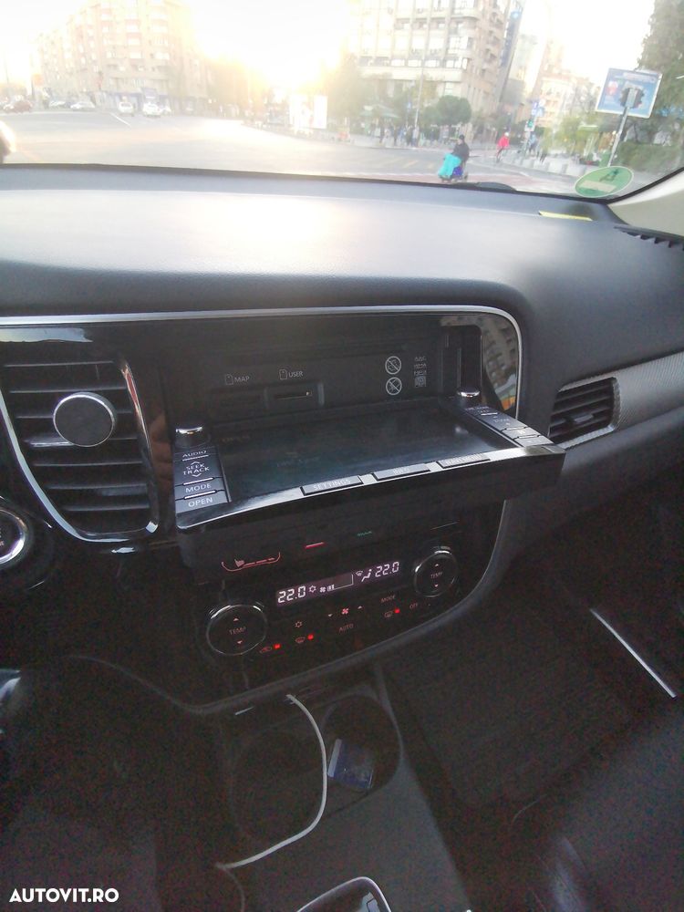 Mitsubishi Outlander 2.2 DI-D 4WD Automatik Edition+ - 8