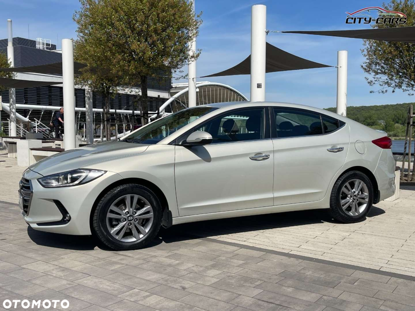 Hyundai Elantra - 8