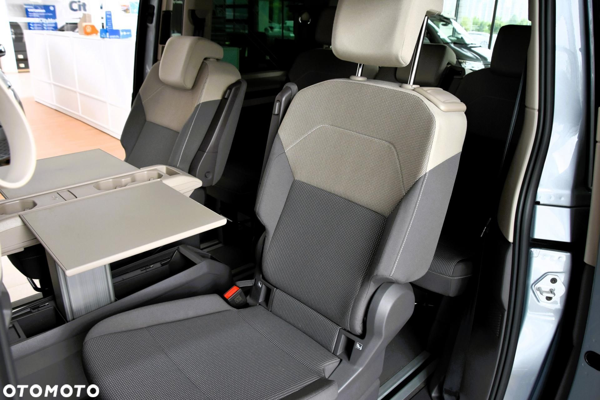 Volkswagen Multivan - 10