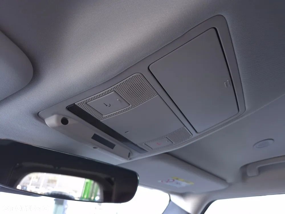 Land Rover Defender - 26