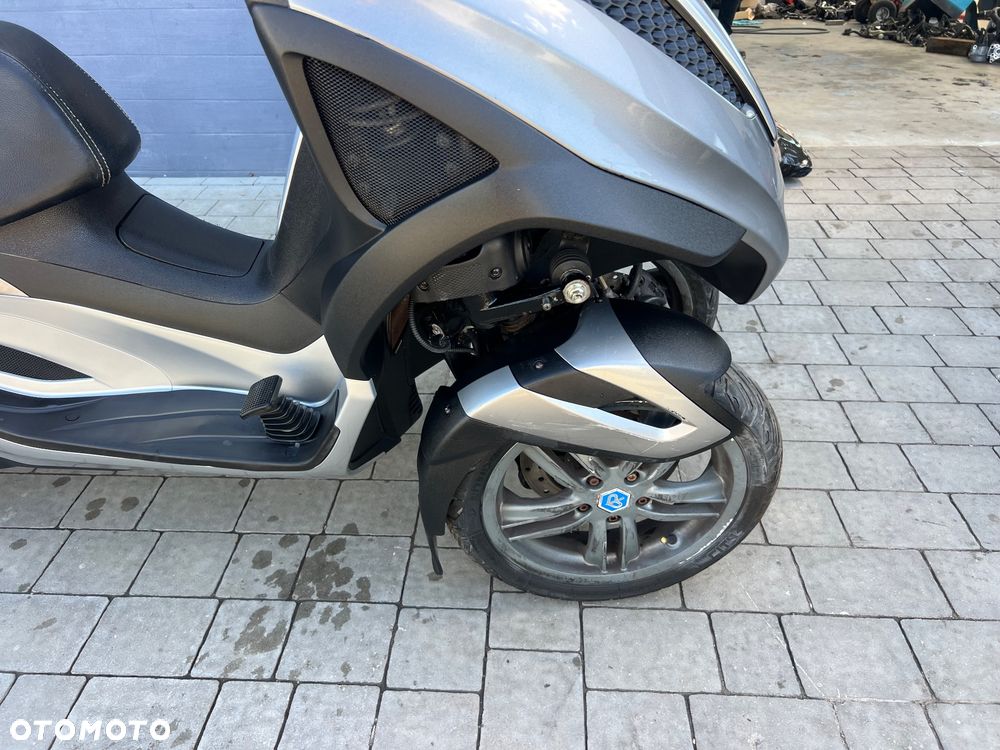 Piaggio MP-3 - 11