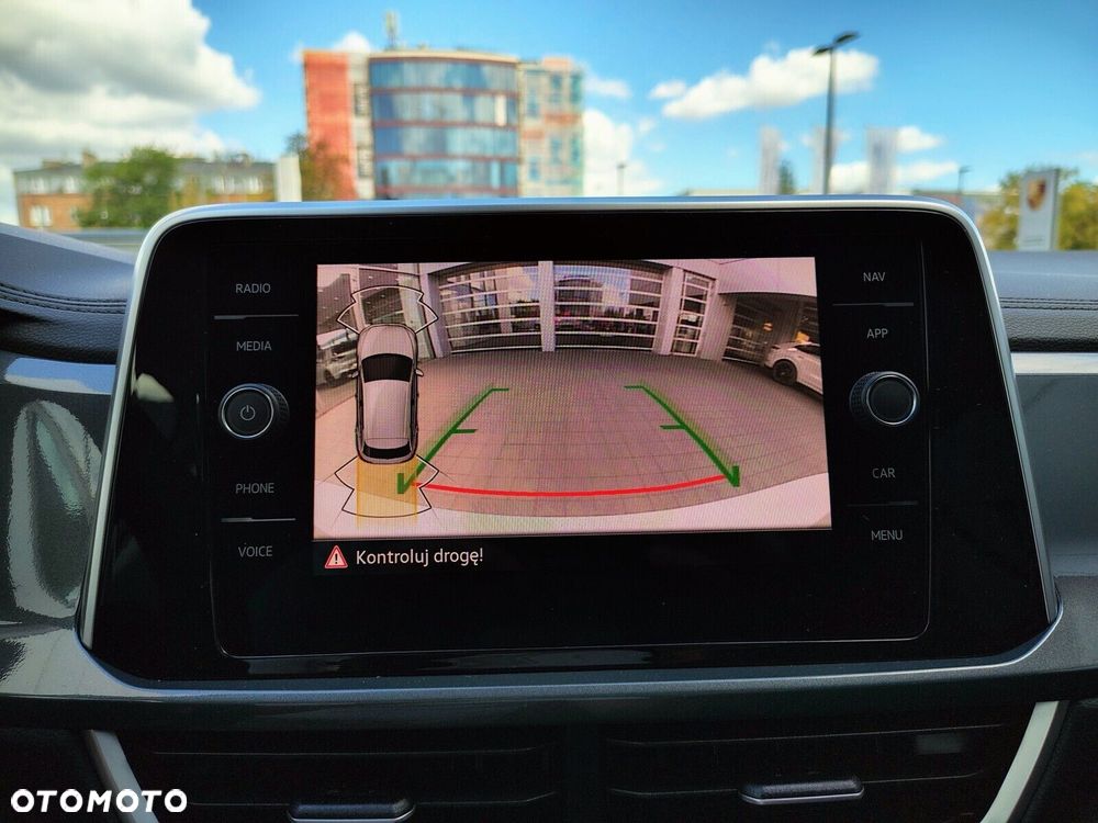 Volkswagen T-Roc - 17