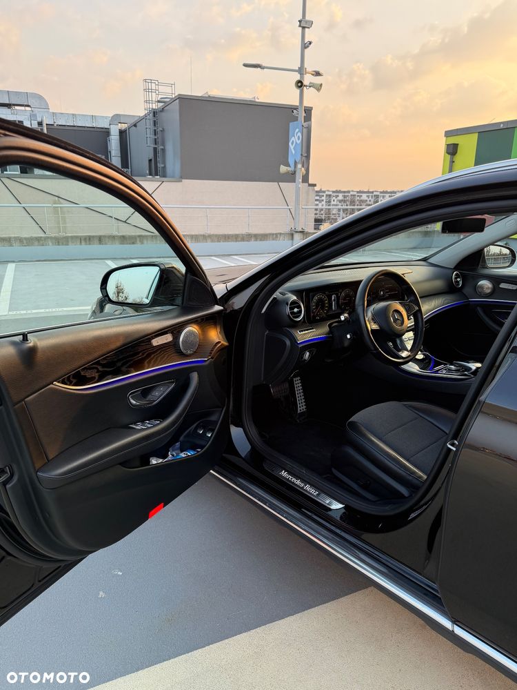 Mercedes-Benz Klasa E 220 d 4-Matic 9G-TRONIC - 19