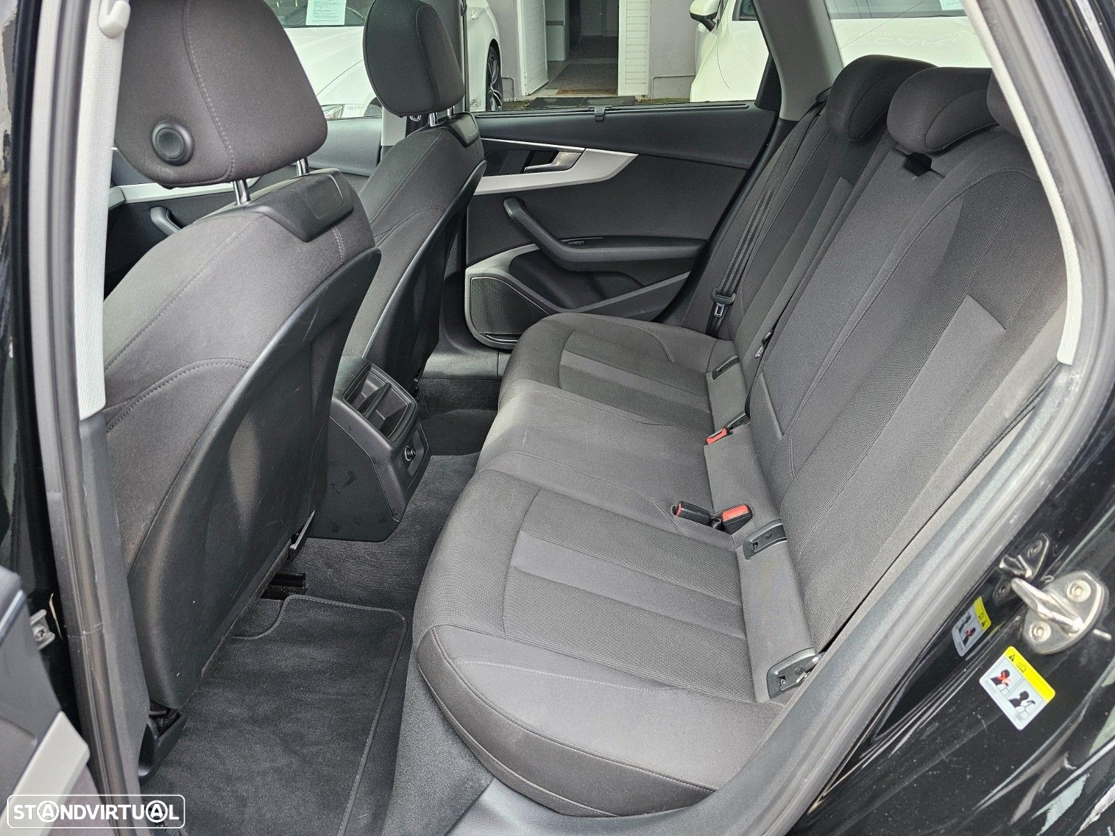 Audi A4 Avant 30 TDI S tronic - 9
