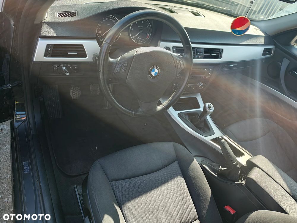 BMW Seria 3 318d - 11