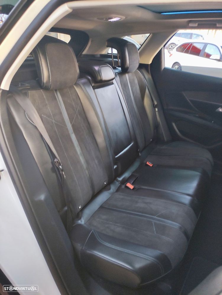 Peugeot 3008 1.2 PureTech Allure Grip Control EAT6 - 28