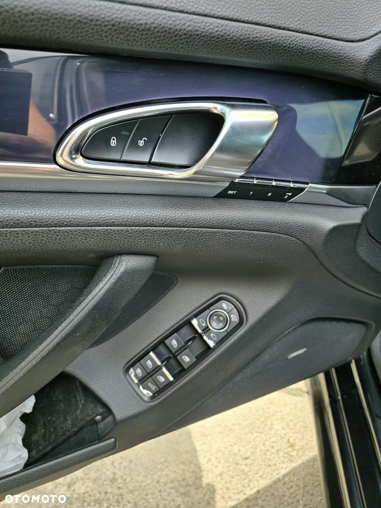 Porsche Panamera 4 Platinum Edition - 12