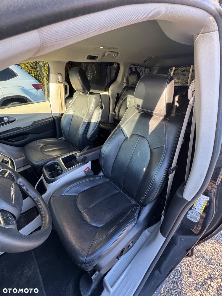 Chrysler Pacifica - 6