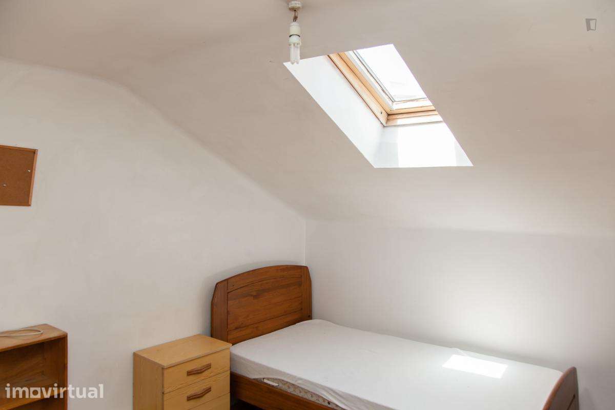Quarto - localizado em Montes Claros Coimbra - Grande imagem: 5/25