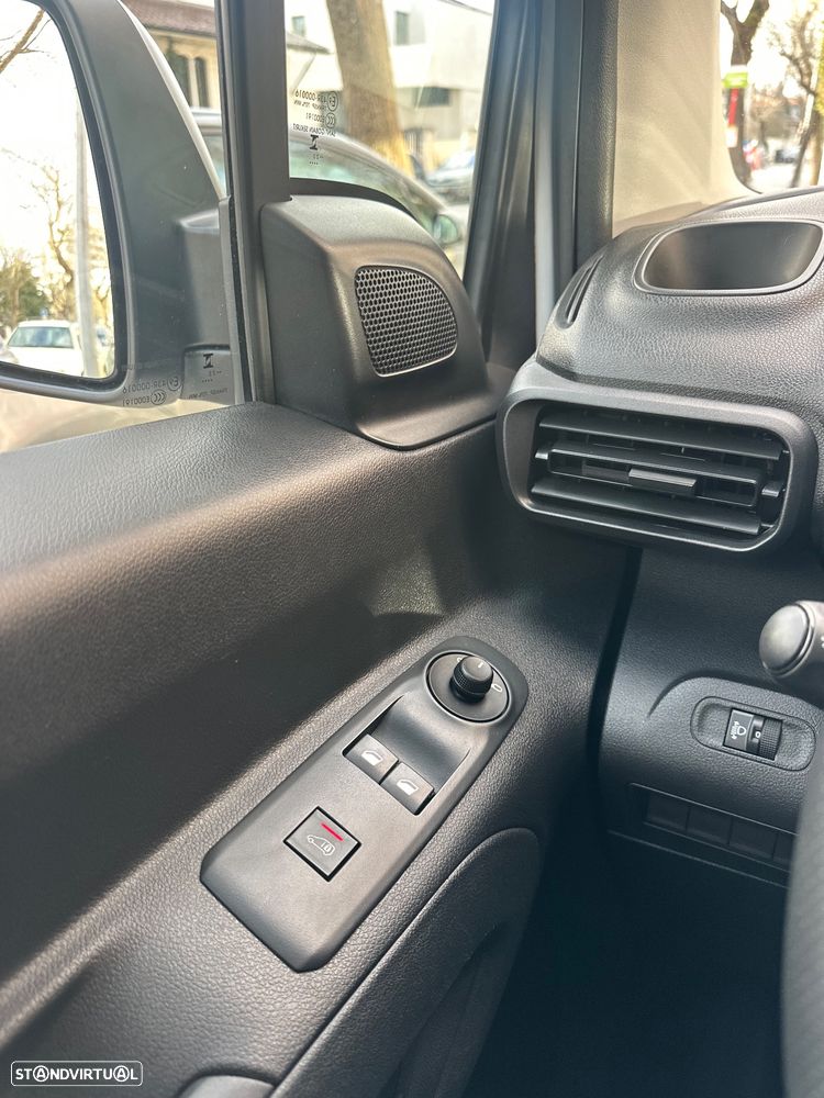 Fiat DOBLO  1.5 Blue hdi AUTOMÁTICA - 9