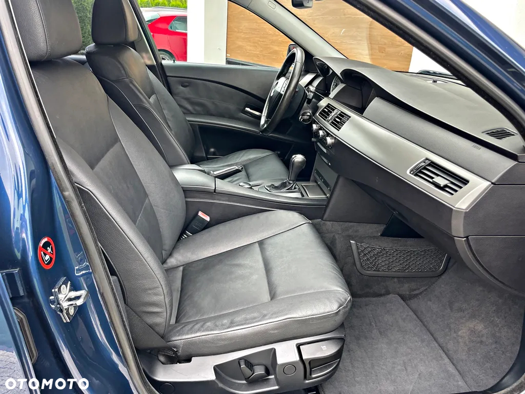 BMW Seria 5 525d Touring - 24