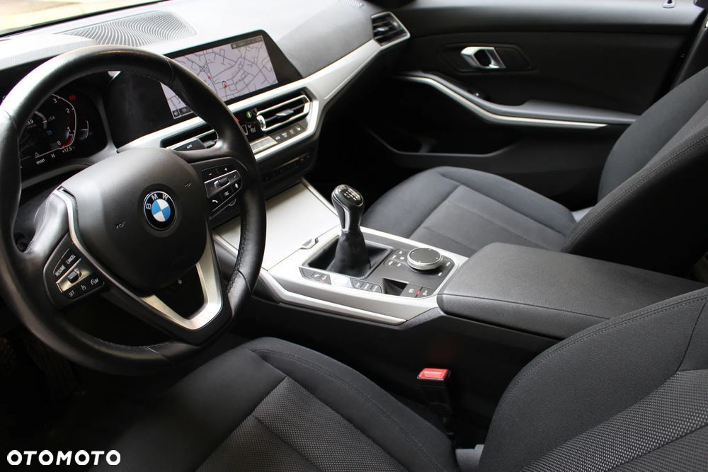 BMW Seria 3 318d Sport Line - 14
