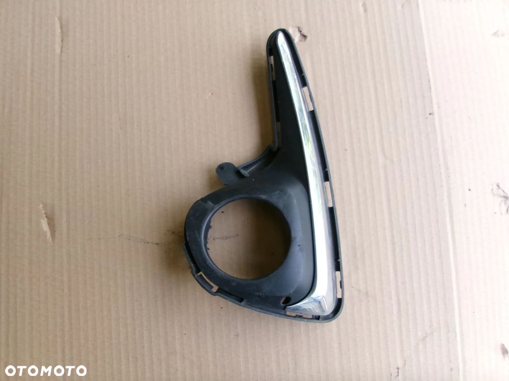 RAMKA HALOGENU TOYOTA YARIS III  18-20 - 1