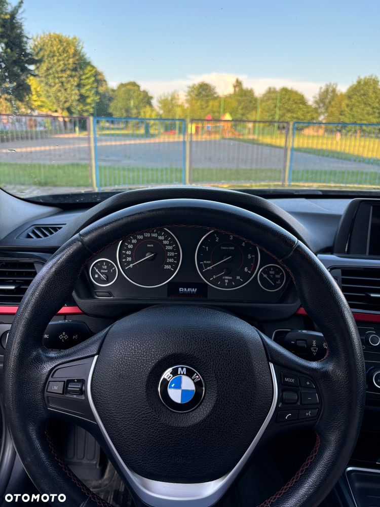 BMW Seria 3 320d Sport Line - 12