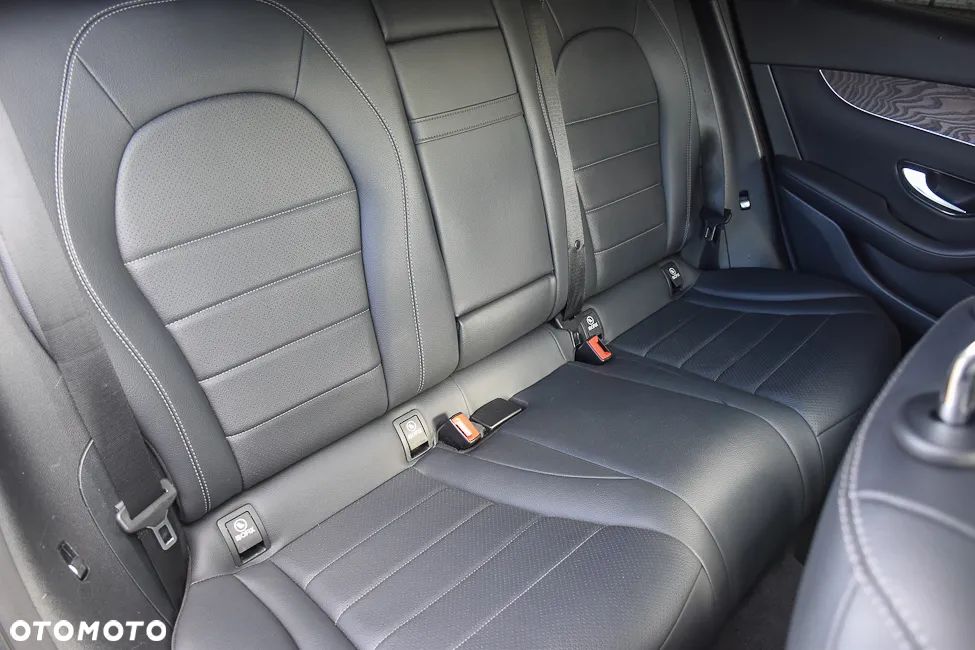 Mercedes-Benz GLC 300 4Matic 9G-TRONIC AMG Line - 35