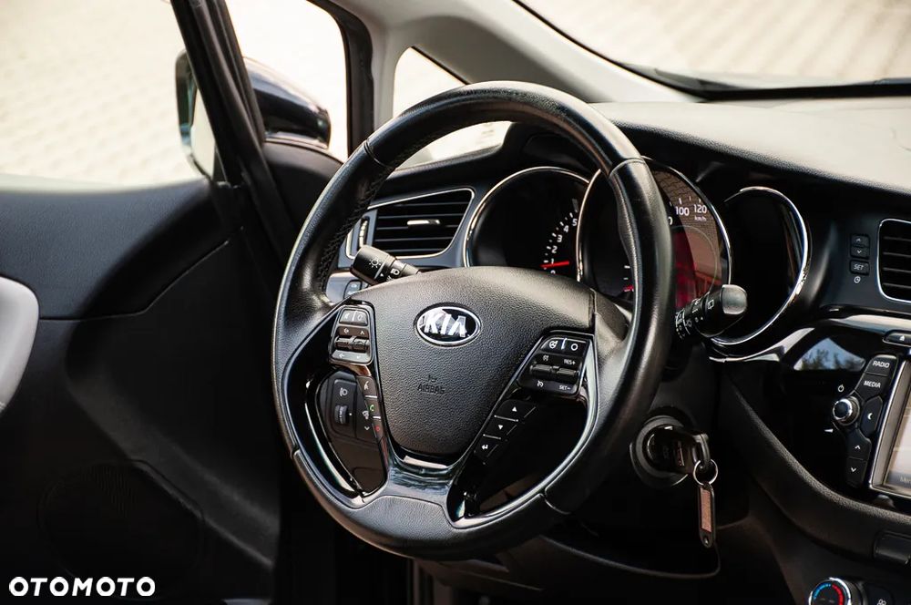 Kia Ceed 1.6 GDI ISG SW Platinum Edition - 30