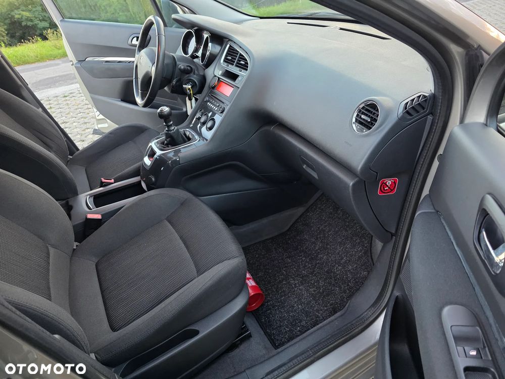 Peugeot 5008 - 10