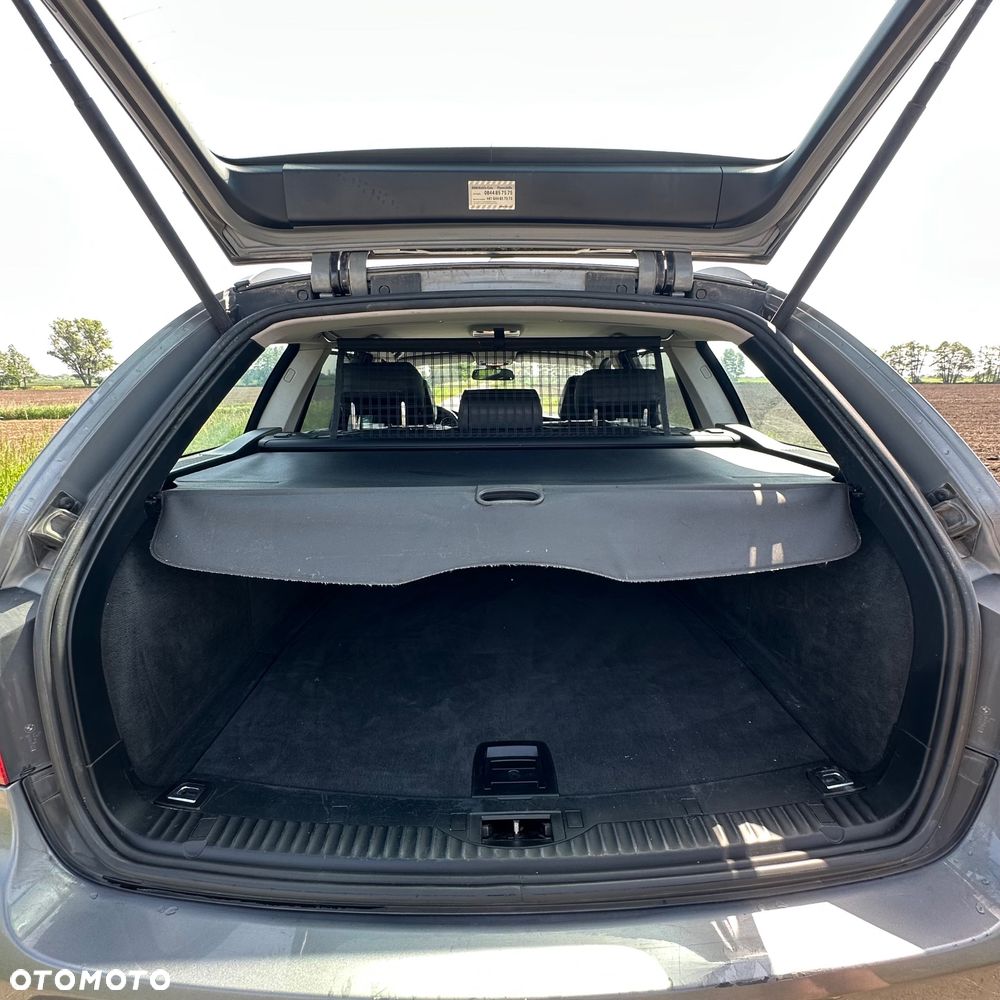 BMW Seria 5 525xi - 27