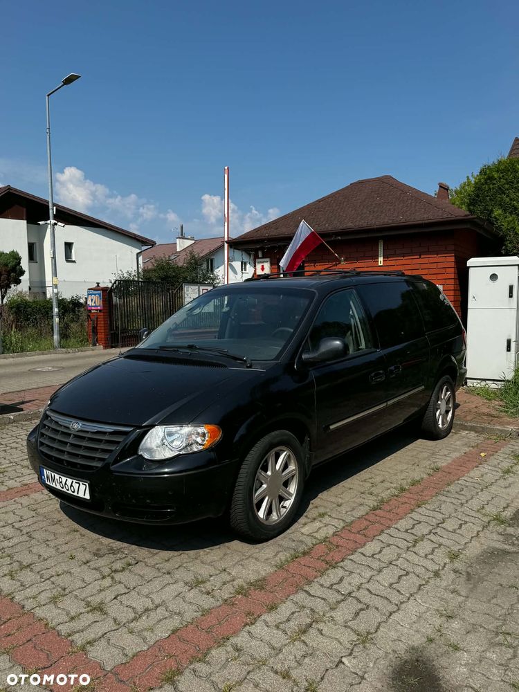Chrysler Town & Country - 2