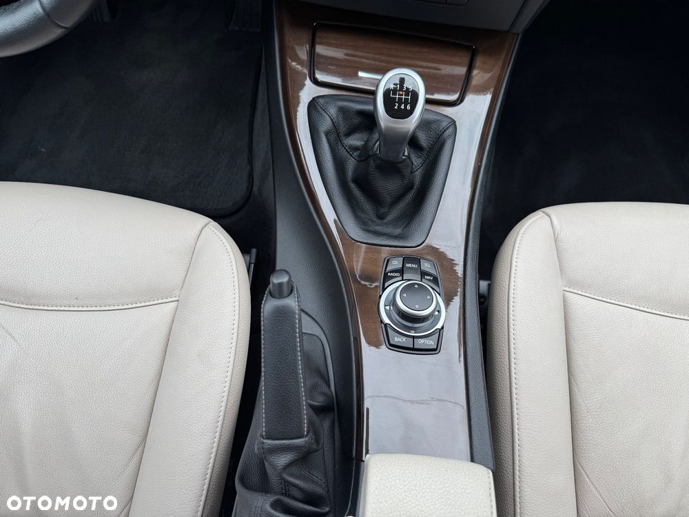 BMW Seria 3 320i Edition Exclusive - 14