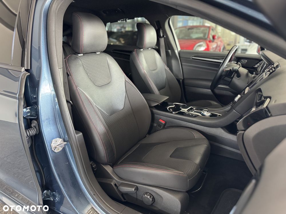 Ford Mondeo - 38
