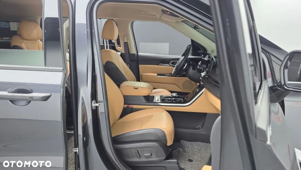 Kia Carnival - 4