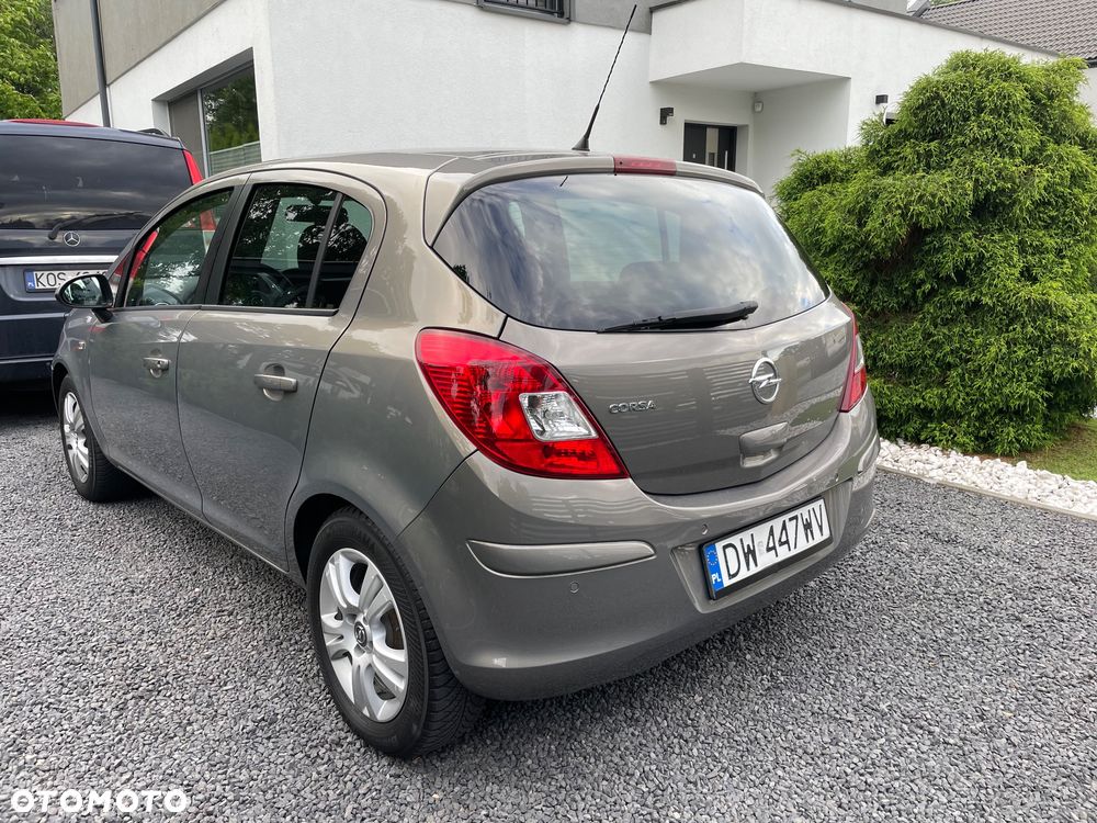 Opel Corsa 1.4 16V Cosmo - 4