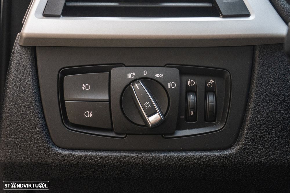 BMW 318 d Touring - 14