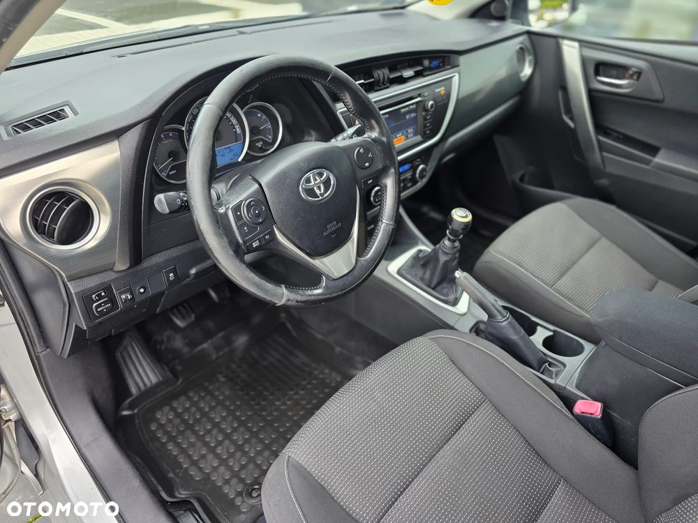 Toyota Auris 2.0 D-4D Prestige - 17