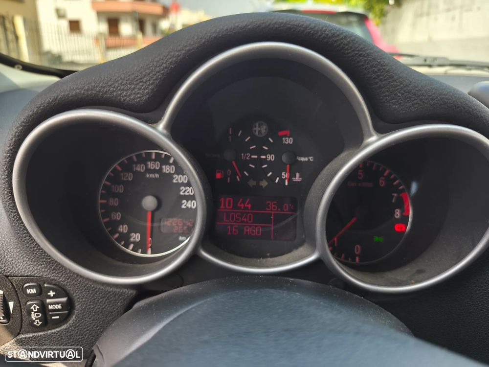 Alfa Romeo 147 1.6 TS - 16